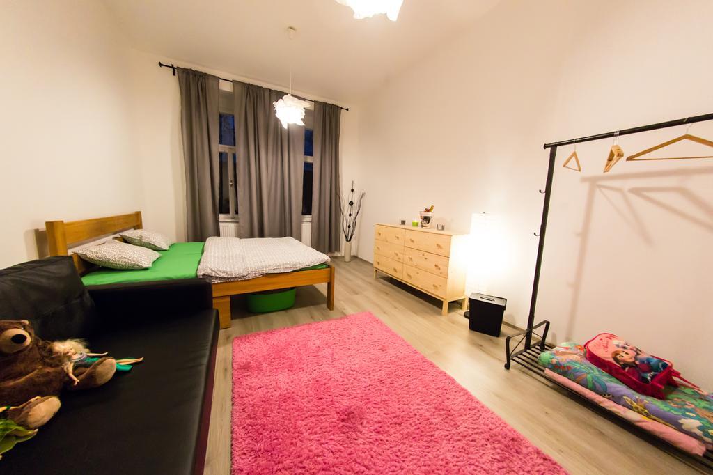 Freedom Rooms & Apartments Prag Exteriör bild